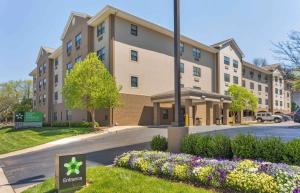 a building with a sign in front of it at Extended Stay America Premier Suites - Nashville - Vanderbilt in Nashville