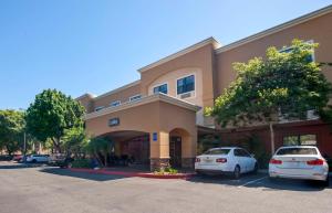 a building with two cars parked in front of it at Extended Stay America Suites - San Diego - Mission Valley - Stadium in San Diego