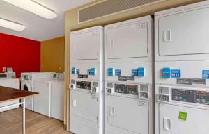 Η κουζίνα ή μικρή κουζίνα στο Extended Stay America Select Suites - Richmond - West End - I-64