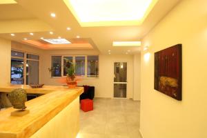 TV a/nebo společenská místnost v ubytování Hotel Alexandros + 32 fotografií