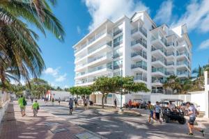 a rendering of a large white apartment building at Apartamento Sea View 204 in San Andrés