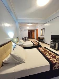 Postel nebo postele na pokoji v ubytování Jupiter Suites + 37 fotografií