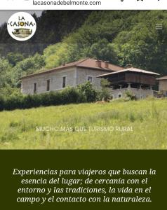 una foto de una casa en un campo en Agroturismo La Casona de Belmonte en Oviñana