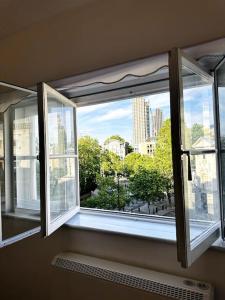 a window in a room with a view of a city at 2Bed Apartment Farringdon St Paul Long Stay Discounts By Cozystays in London