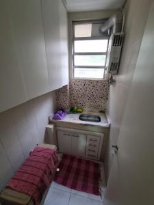 a small kitchen with a sink and a window at Copacabana Posto 6 até 3 pessoas in Rio de Janeiro