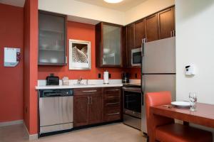 Kuchyň nebo kuchyňský kout v ubytování Residence Inn by Marriott Austin - University Area