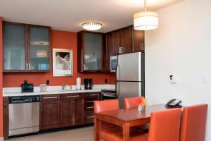 Kuchyň nebo kuchyňský kout v ubytování Residence Inn by Marriott Austin - University Area
