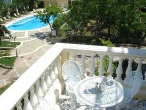 Bazén v ubytování Hotel Sant'Agata nebo v jeho okolí