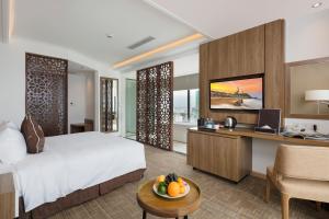 Postel nebo postele na pokoji v ubytování Comodo Nha Trang Hotel