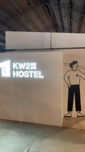 Certificato, attestato, insegna o altro documento esposto da KW2 Hostel