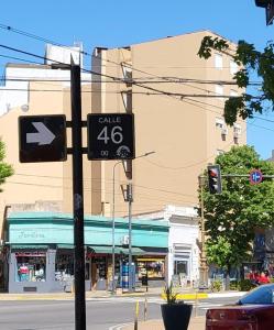 a street sign on a pole on a city street at Hotel Acuarius in La Plata