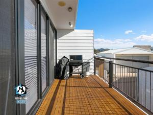 Balkon lub taras w obiekcie Architect Designed Beach House with Sweeping Views