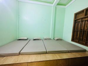 Cama ou camas em um quarto em A Páo Hostel Mộc Châu