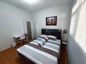 Ένα ή περισσότερα κρεβάτια σε δωμάτιο στο Parana House Lombok