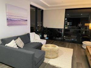 Zona de estar de Designer 1 BR Apt in Wollongong with Ocean Views