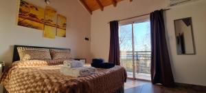a bedroom with a bed with towels and a window at Complejo Boulevard Plottier in Plottier