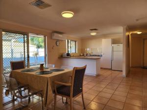 Η κουζίνα ή μικρή κουζίνα στο The Golfers Rest.