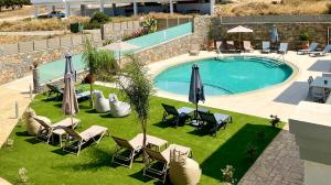 The swimming pool at or close to Luxury Suites in Stavromenos