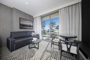 Μια τηλεόραση ή/και κέντρο ψυχαγωγίας στο Peppers Manly Beach