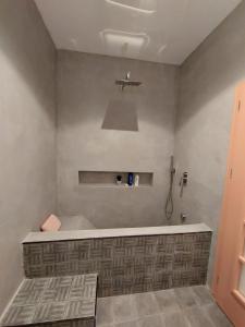 Kopalnica v nastanitvi Nio Planet Villa Golem, Durrës