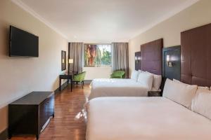 Postel nebo postele na pokoji v ubytování Protea Hotel by Marriott Lusaka
