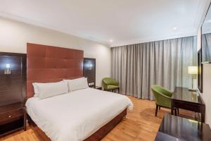 Postel nebo postele na pokoji v ubytování Protea Hotel by Marriott Lusaka