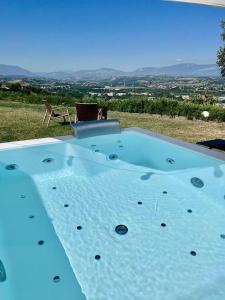 a large blue swimming pool with a table and a chair at Mirabel in Chieti