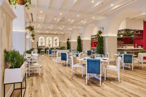 Restaurace v ubytování Ajman Hotel & Villas by Blazon Hotels
