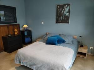 Ένα ή περισσότερα κρεβάτια σε δωμάτιο στο Maison d'Architecte +4 φωτογραφίες