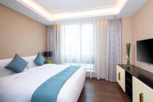 Sjónvarps- og/eða afþreyingartæki á Rocase Boutique Hotel Wuxi