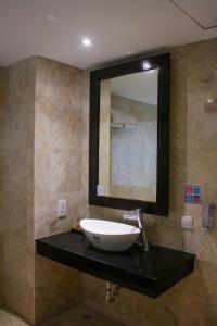 a bathroom with a sink and a mirror at Dekuta in Kuta