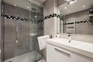 Salle de bains dans l'établissement 401 Suite Martine - Apartment in Trouville