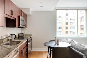 Ảnh trong thư viện ảnh của Foggy Bottom 1br w wd pool gym nr Georgetown WDC-652 ở Washington