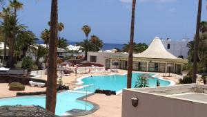 Bazén v ubytování Luxury Apartamento Luz de Mar Complejo Playa Roca nebo v jeho okolí