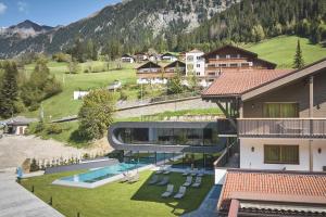 an aerial view of a house with a swimming pool at Wellness-Sporthotel Ratschings in Racines