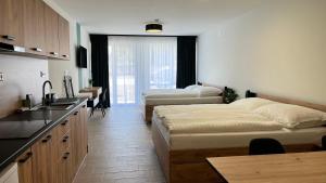 Postel nebo postele na pokoji v ubytování Rezidex Apartmanház