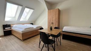 Postel nebo postele na pokoji v ubytování Rezidex Apartmanház