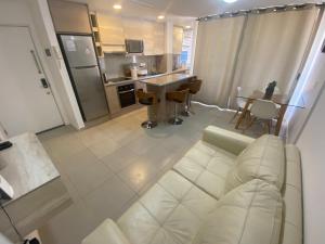 Cómodo departamento en Caldera, con piscina.的厨房或小厨房