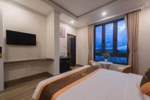 TV a/nebo společenská místnost v ubytování BẢO DUY HOTEL 5