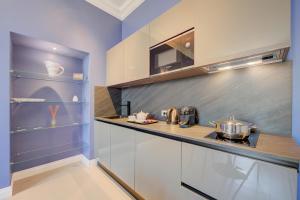 Kuchyň nebo kuchyňský kout v ubytování Seven Suites Apartments - Via Matteotti 178 + 37 fotografií