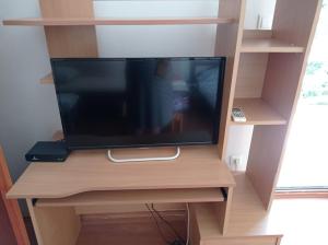 TV a/nebo společenská místnost v ubytování APARTMAN U BUKOVICKOJ BANJI ARANDJELOVAC