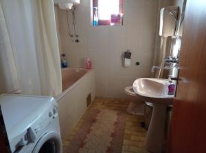 Koupelna v ubytování APARTMAN U BUKOVICKOJ BANJI ARANDJELOVAC