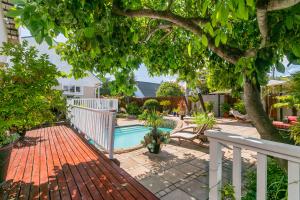 Bazén v ubytování African Breeze Guesthouse nebo v jeho okolí