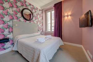 Postel nebo postele na pokoji v ubytování Seven Suites Apartments - Via Matteotti 178