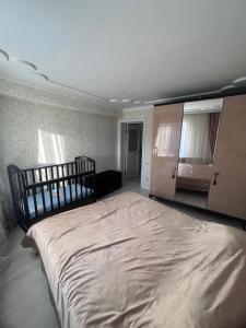 a bedroom with a large bed in a room at Уютная 3 комнатная квартира in Oral