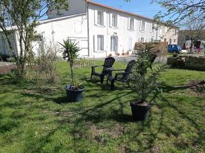 Κήπος έξω από το Villa Dinah 17 Maison dans la campagne Rochelaise +25 φωτογραφίες