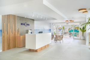 biuro z recepcją i jadalnią w obiekcie Bitacora Lanzarote Club w Puerto del Carmen