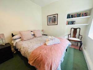 Postel nebo postele na pokoji v ubytování Alexander cottage