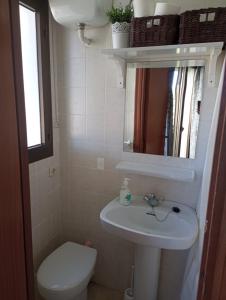 Kúpeľňa v ubytovaní Estudio Sota-Piscina