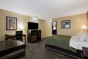 Postel nebo postele na pokoji v ubytování Quality Inn & Suites Medford Airport
